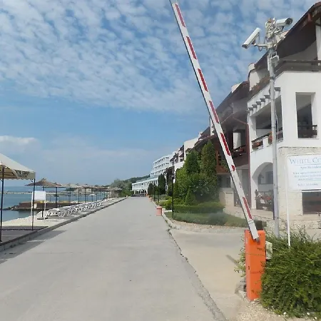 Апартаменты White Coast Beach *